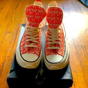 COPY - Run star red and cream poppy detail.